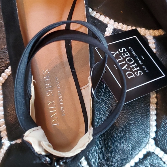 New X Ankle Strappy Lightweight Ballet Flat - Picture 2 of 5